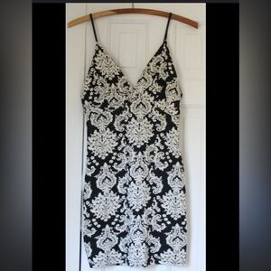 ASTR Elegant Black and White Patterned Dress